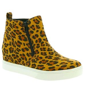 Corkys Hunt Women's Oxford SZ 7 New With Box